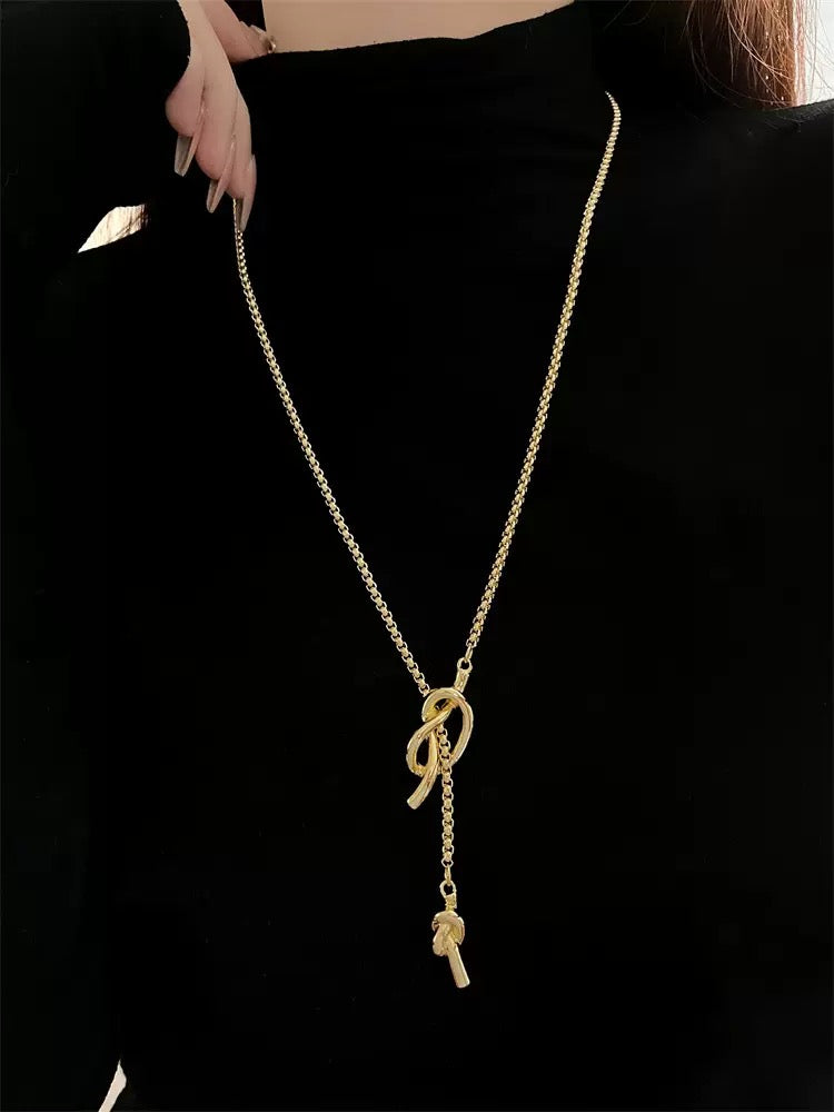 Women's lariat necklace, simple 14k gold knotted rope design chain necklace