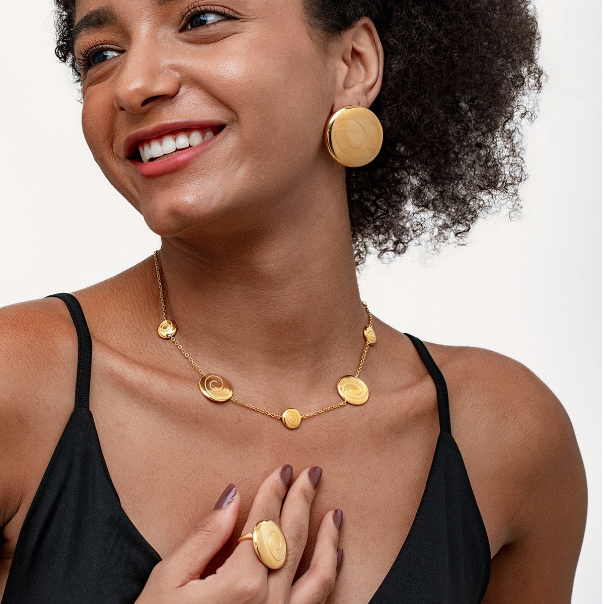 Fashionable and versatile personality 14k gold round pendant necklace