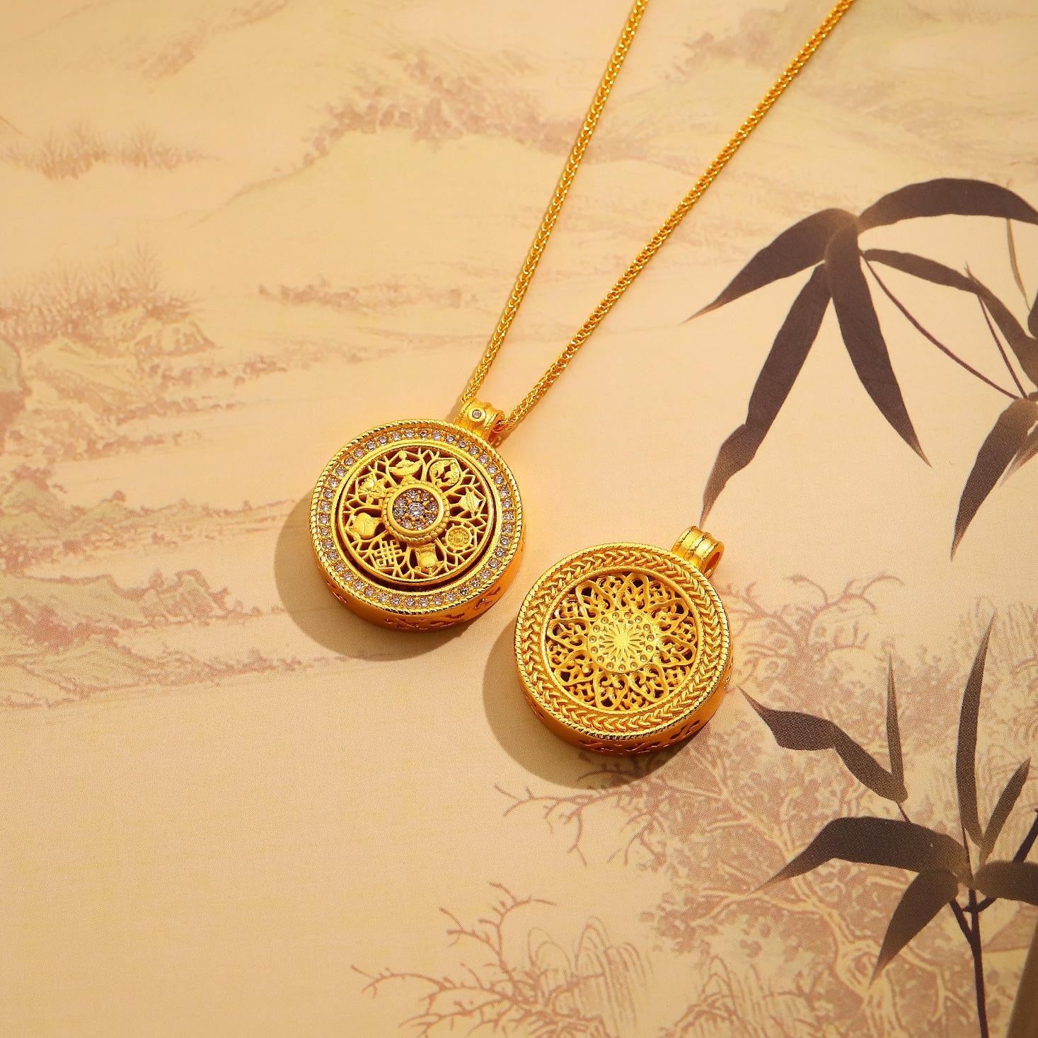 Fashionable rotatable diamond-studded design ancient hollow disc clavicle chain