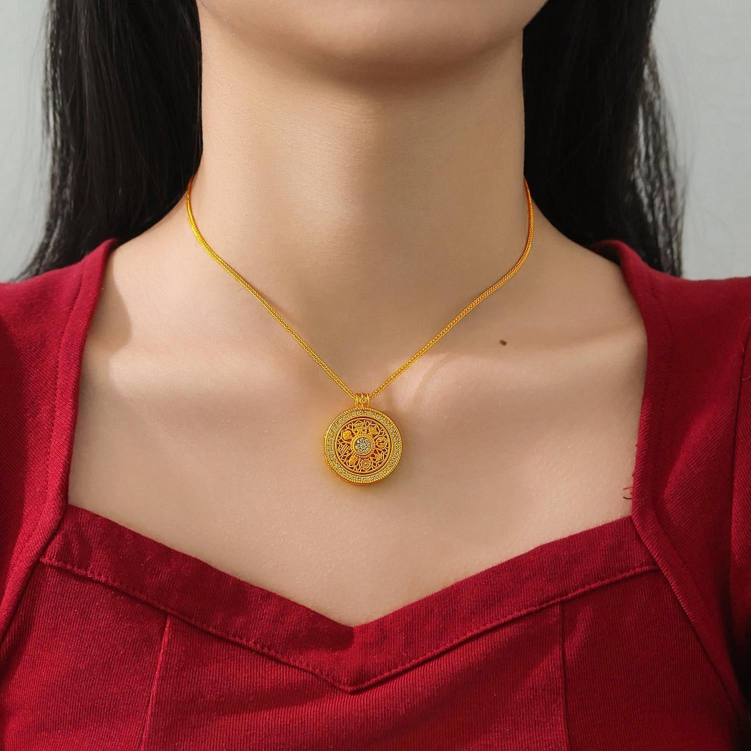 Fashionable rotatable diamond-studded design ancient hollow disc clavicle chain