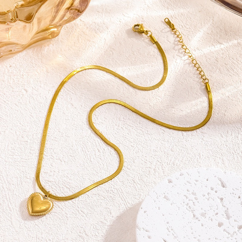 14K Gold Minimalist Heart Necklace