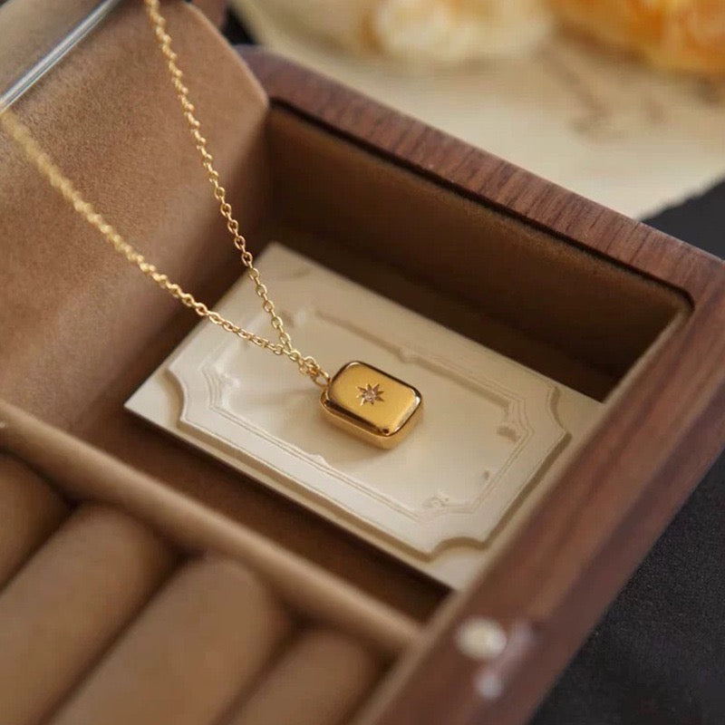 14K Gold Sparkling Octagram Necklace