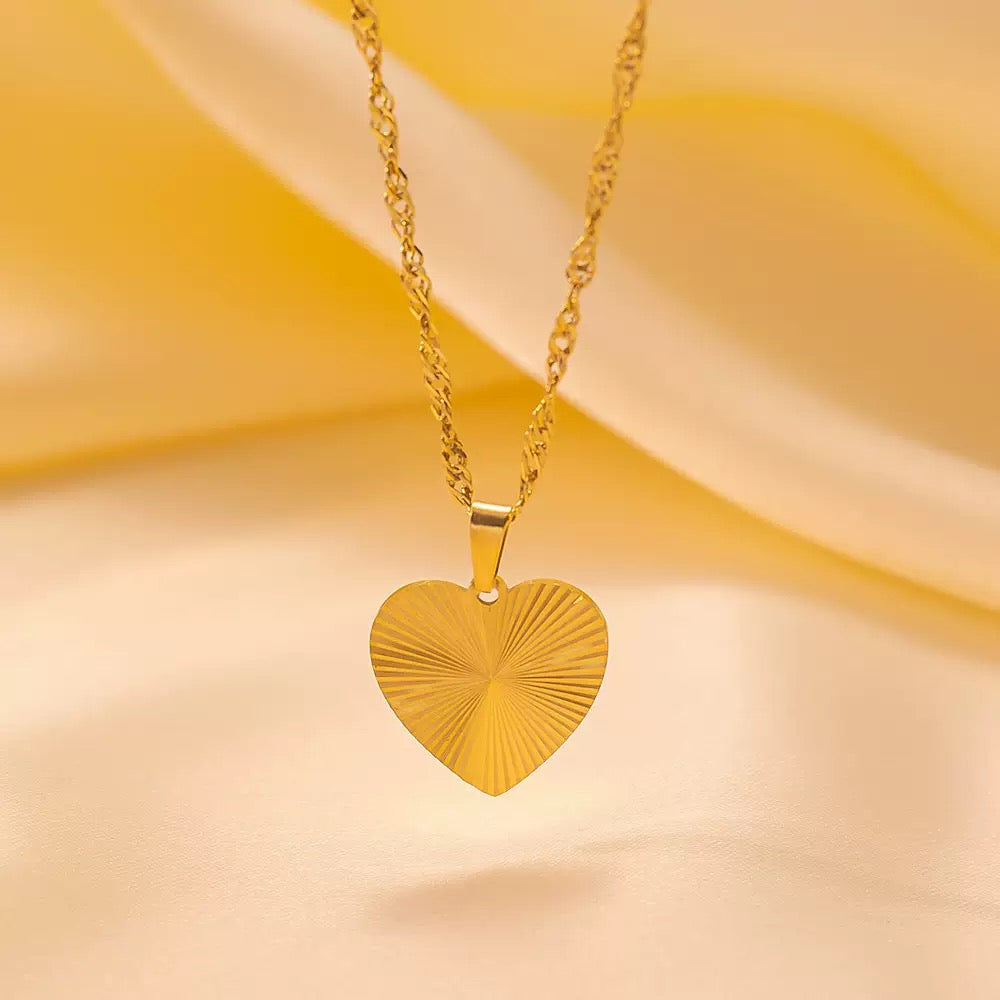 14K Gold Minimalist Heart Necklace